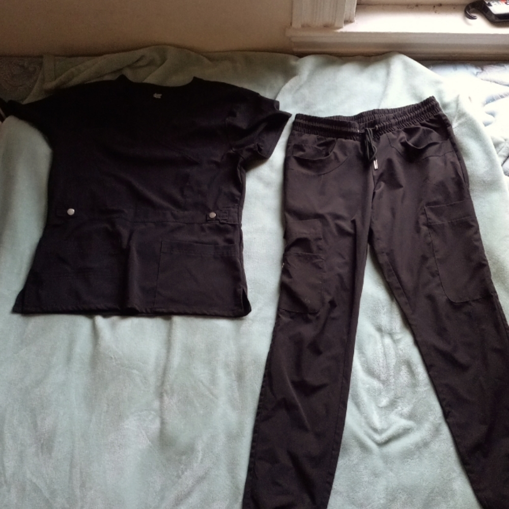 Small black scrub set